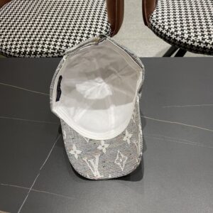 【AT12030】ルイヴィトンLVロゴ刺繍入りグレー野球帽、2025年春夏新作 | Louis Vuitton Malletier