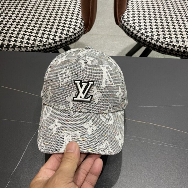 【AT12030】ルイヴィトンLVロゴ刺繍入りグレー野球帽、2025年春夏新作 | Louis Vuitton Malletier