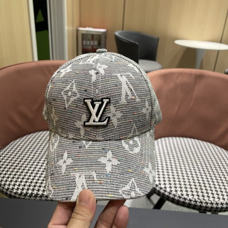 【AT12030】ルイヴィトンLVロゴ刺繍入りグレー野球帽、2025年春夏新作 | Louis Vuitton Malletier