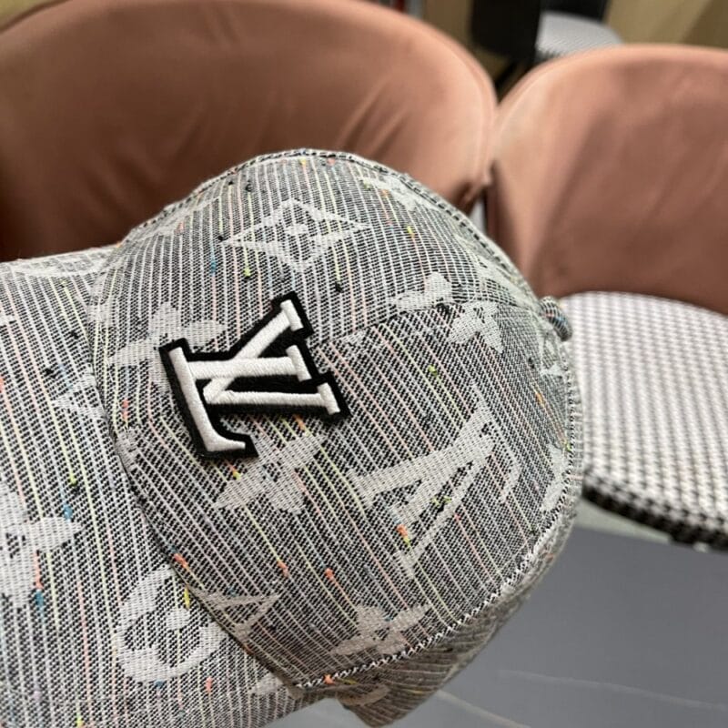 【AT12030】ルイヴィトンLVロゴ刺繍入りグレー野球帽、2025年春夏新作 | Louis Vuitton Malletier