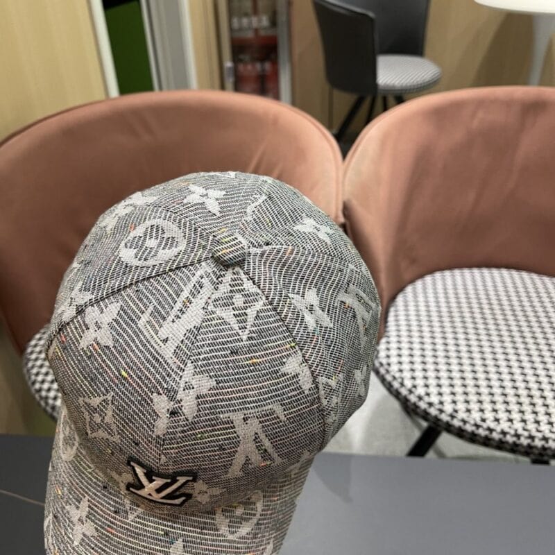 【AT12030】ルイヴィトンLVロゴ刺繍入りグレー野球帽、2025年春夏新作 | Louis Vuitton Malletier