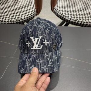 【AT12032】ルイ・ヴィトン刺繍入り野球帽 - ラグジュアリーなファッションアクセサリー | Louis Vuitton Paris