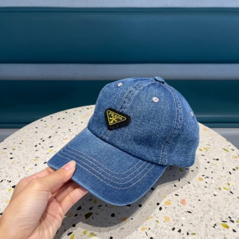 【AT12035】プラダのハイエンドデニムキャップ - ナチュラルな質感と贅沢なストリートスタイル | Prada
