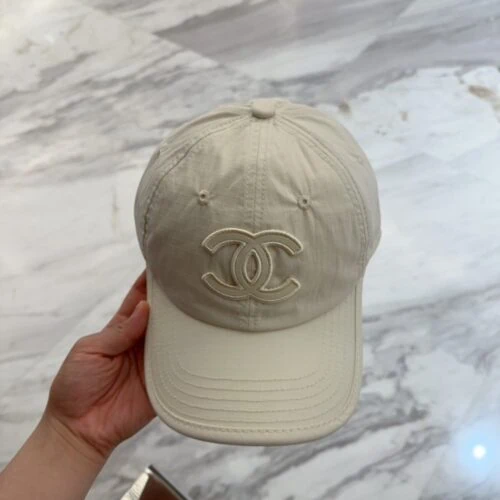 【AT12036】ベースボールキャップ ダブルCロゴ付き クリーム色の高級感 プラダ Prada | Chanel Paris