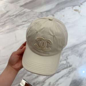 【AT12036】ベースボールキャップ ダブルCロゴ付き クリーム色の高級感 プラダ Prada | Chanel Paris
