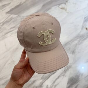 【AT12038】CHANELのエレガントなロゴベースボールキャップ - 優雅な杏色デザイン | Chanel Paris