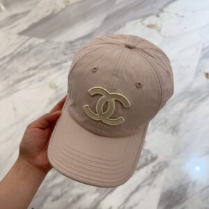 【AT12038】CHANELのエレガントなロゴベースボールキャップ - 優雅な杏色デザイン | Chanel Paris