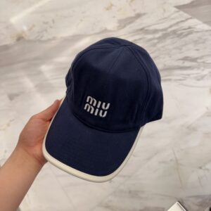 【AT12042】ミュウミュウの刺繍ロゴベースボールキャップ - ネイビーブルー | Miu Miu