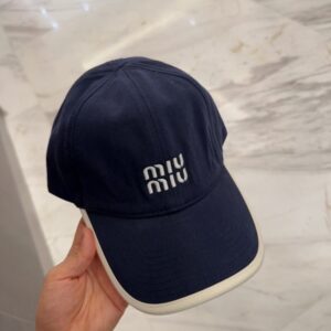 【AT12042】ミュウミュウの刺繍ロゴベースボールキャップ - ネイビーブルー | Miu Miu