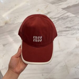 【AT12043】ミュウミュウ Miu Miu カスタムコレクション ワインレッド ロゴ刺繍 ベースボールキャップ | Miu Miu