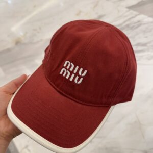 【AT12043】ミュウミュウ Miu Miu カスタムコレクション ワインレッド ロゴ刺繍 ベースボールキャップ | Miu Miu