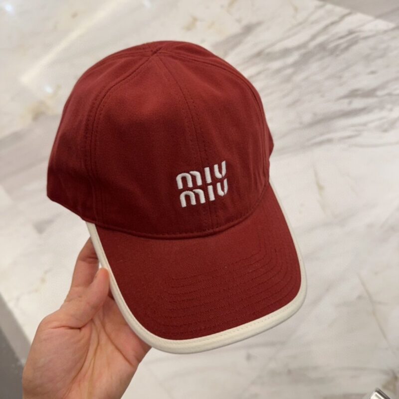 【AT12043】ミュウミュウ Miu Miu カスタムコレクション ワインレッド ロゴ刺繍 ベースボールキャップ | Miu Miu