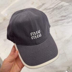 【AT12044】ミュウミュウキャップ - エレガントな都市ファッションの必須アイテム | Miu Miu