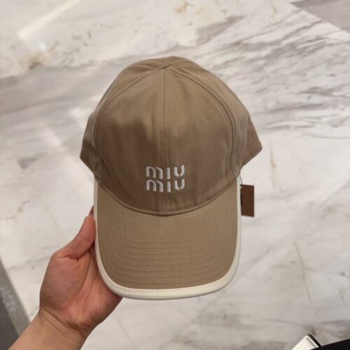 【AT12047】Miu Miuのアプリコット色ベースボールキャップ - 高級感ある都市ファッションアイテム | Miu Miu