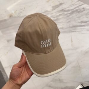 【AT12047】Miu Miuのアプリコット色ベースボールキャップ - 高級感ある都市ファッションアイテム | Miu Miu