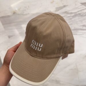 【AT12047】Miu Miuのアプリコット色ベースボールキャップ - 高級感ある都市ファッションアイテム | Miu Miu