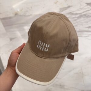 【AT12047】Miu Miuのアプリコット色ベースボールキャップ - 高級感ある都市ファッションアイテム | Miu Miu