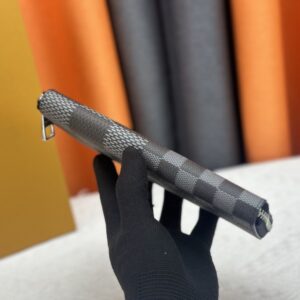 【AT13377】ルイ・ヴィトン（Louis Vuitton）カーフレザークラシックウォレット - 贅沢なビジネスアクセサリー | Louis Vuitton