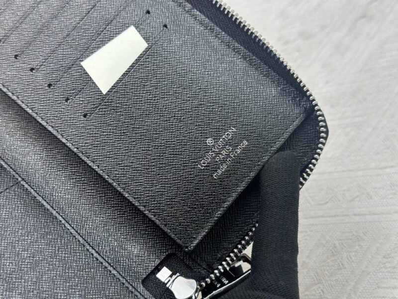 【AT13377】ルイ・ヴィトン（Louis Vuitton）カーフレザークラシックウォレット - 贅沢なビジネスアクセサリー | Louis Vuitton