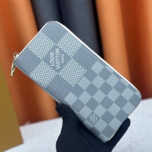 【AT13378】高級キャリーバッグ用財布 - 輝く都市のエリート向けカーフスキン旅行財布 | Louis Vuitton Paris