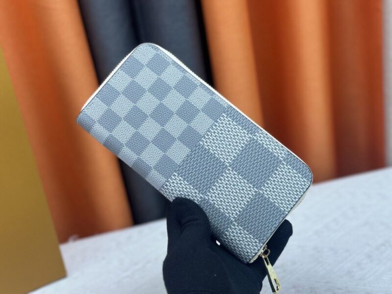 【AT13378】高級キャリーバッグ用財布 - 輝く都市のエリート向けカーフスキン旅行財布 | Louis Vuitton Paris