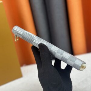 【AT13378】高級キャリーバッグ用財布 - 輝く都市のエリート向けカーフスキン旅行財布 | Louis Vuitton Paris