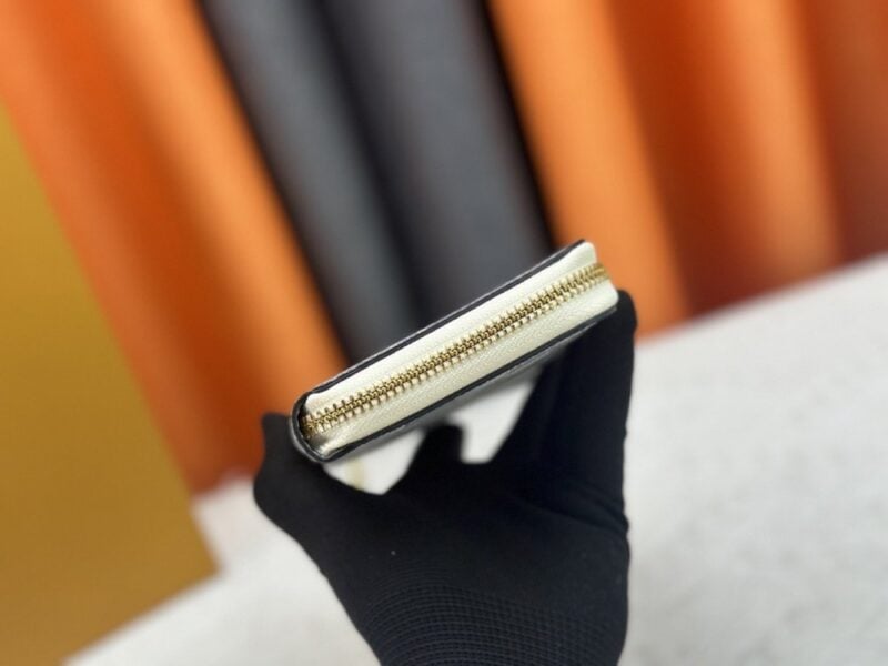 【AT13378】高級キャリーバッグ用財布 - 輝く都市のエリート向けカーフスキン旅行財布 | Louis Vuitton Paris