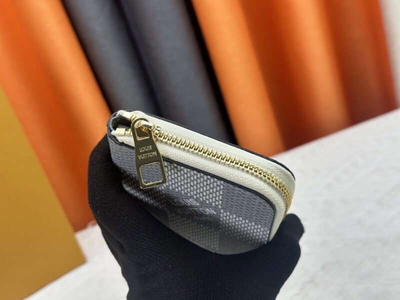 【AT13378】高級キャリーバッグ用財布 - 輝く都市のエリート向けカーフスキン旅行財布 | Louis Vuitton Paris