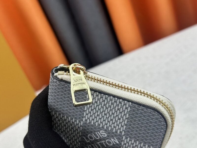 【AT13378】高級キャリーバッグ用財布 - 輝く都市のエリート向けカーフスキン旅行財布 | Louis Vuitton Paris