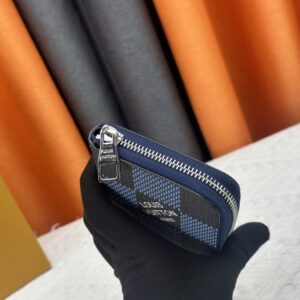 【AT13379】ルイ・ヴィトンのチェッカーパターンカーフスキン財布 - ファッションと実用を完璧に融合した贅沢アイテム | Louis Vuitton