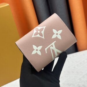 【AT13380】ルイ・ヴィトンVictorineコレクションの優雅なピンク財布 - モノグラムエンプレイントレザー | Louis Vuitton