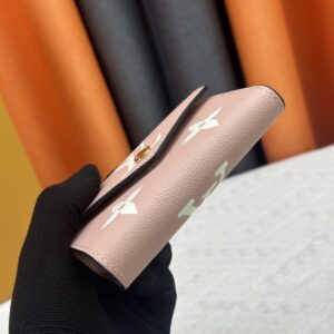 【AT13380】ルイ・ヴィトンVictorineコレクションの優雅なピンク財布 - モノグラムエンプレイントレザー | Louis Vuitton