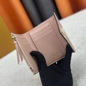 【AT13380】ルイ・ヴィトンVictorineコレクションの優雅なピンク財布 - モノグラムエンプレイントレザー | Louis Vuitton