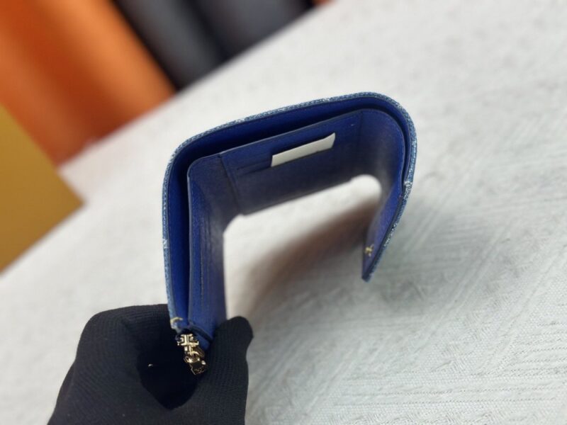 【AT13381】ルイ・ヴィトンのヴィクトリーヌシリーズ デニムブルー封筒型財布 コンパクトでエレガントなアクセサリー | LV
