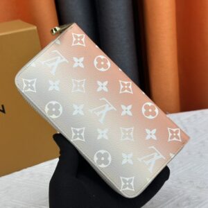 【AT13382】ルイ・ヴィトン（Louis Vuitton）By The Poolグラデーションモノグラムウォレット、ピンク系ラグジュアリーデザイン | Louis Vuitton Paris