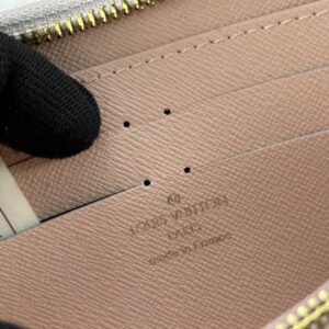 【AT13382】ルイ・ヴィトン（Louis Vuitton）By The Poolグラデーションモノグラムウォレット、ピンク系ラグジュアリーデザイン | Louis Vuitton Paris