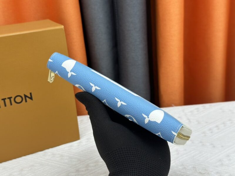 【AT13384】ルイ・ヴィトン グラデーションブルーウォレット - 海を感じる高級ファッションアクセサリー | LV