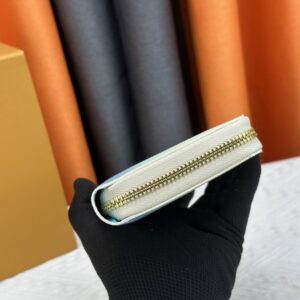 【AT13384】ルイ・ヴィトン グラデーションブルーウォレット - 海を感じる高級ファッションアクセサリー | LV