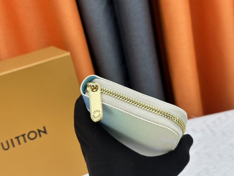【AT13384】ルイ・ヴィトン グラデーションブルーウォレット - 海を感じる高級ファッションアクセサリー | LV