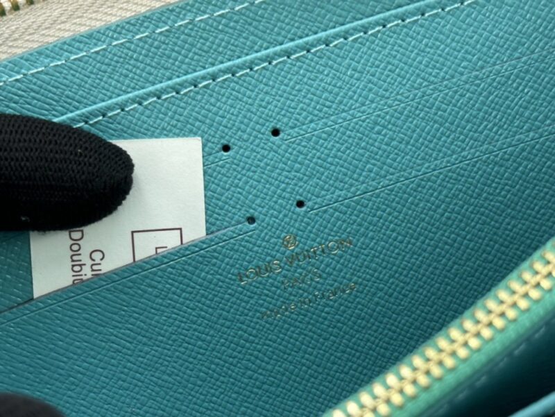 【AT13384】ルイ・ヴィトン グラデーションブルーウォレット - 海を感じる高級ファッションアクセサリー | LV