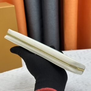 【AT13384】ルイ・ヴィトン グラデーションブルーウォレット - 海を感じる高級ファッションアクセサリー | LV