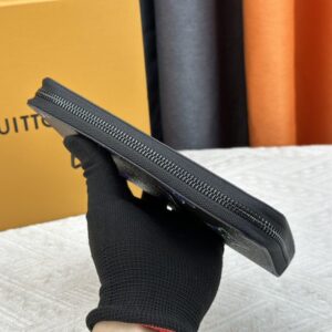 【AT13386】ルイ・ヴィトン（Louis Vuitton）のグラフィットシリーズ ダミエ財布 | Louis Vuitton