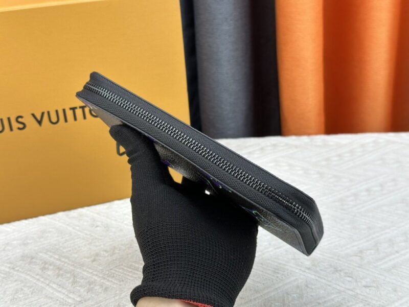 【AT13386】ルイ・ヴィトン（Louis Vuitton）のグラフィットシリーズ ダミエ財布 | Louis Vuitton