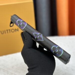 【AT13386】ルイ・ヴィトン（Louis Vuitton）のグラフィットシリーズ ダミエ財布 | Louis Vuitton