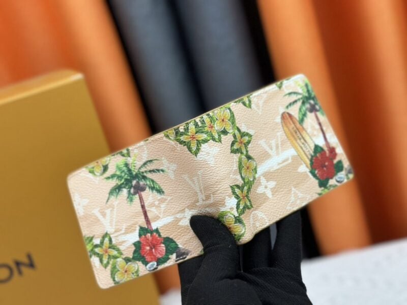 【AT13388】ルイ・ヴィトン トロピカルウォレット - ハイエンドな贅沢さとリゾート魅力を表現 | LV