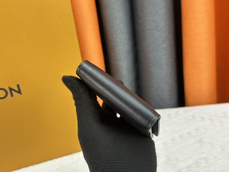 【AT13391】ルイヴィトン Monogram Macassarキャンバスウォレット、ブラック天然牛革仕上げ、優雅な男性向け小型ウォレット | Louis Vuitton Paris