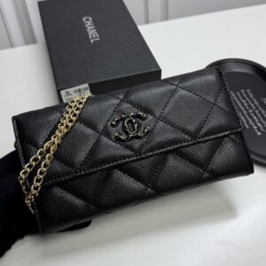 【AT13394】シャネルのクラシックキルティングウォレット：上質な牛革でエレガントなデザイン | Chanel