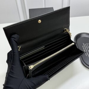 【AT13394】シャネルのクラシックキルティングウォレット：上質な牛革でエレガントなデザイン | Chanel