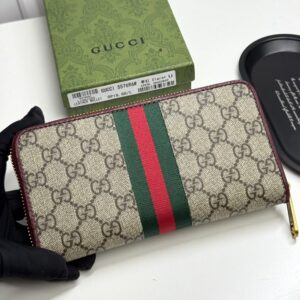 【AT13404】グッチのクラシックな仔牛革ウォレット、多機能デザイン、日常の収納ニーズに対応 | Gucci Italy