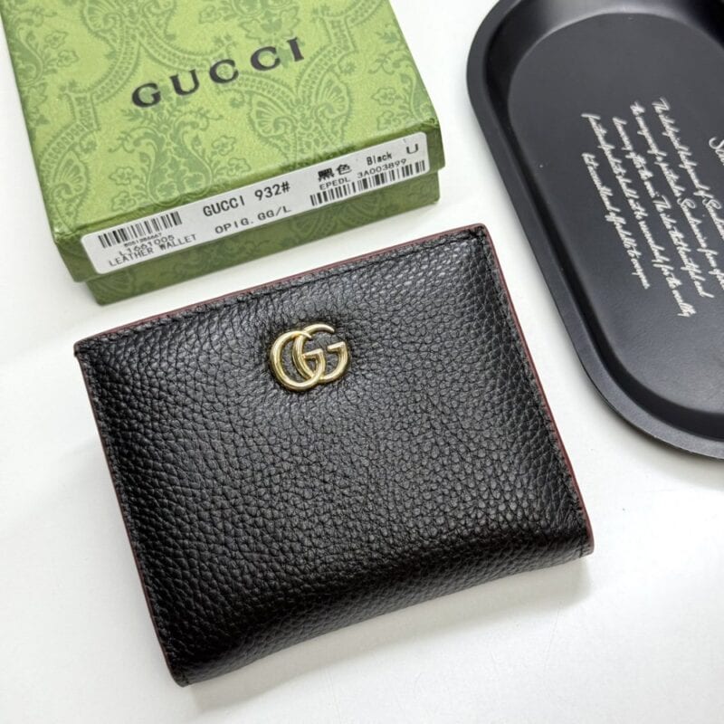 【AT13407】グッチの贅沢なエンボスレザーショートウォレット | Gucci Italy
